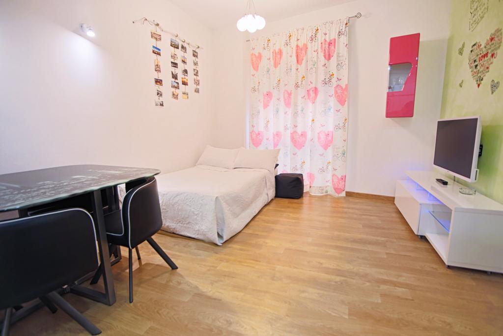 Apartamentos Momas La Casa De Mama Малага Екстер'єр фото