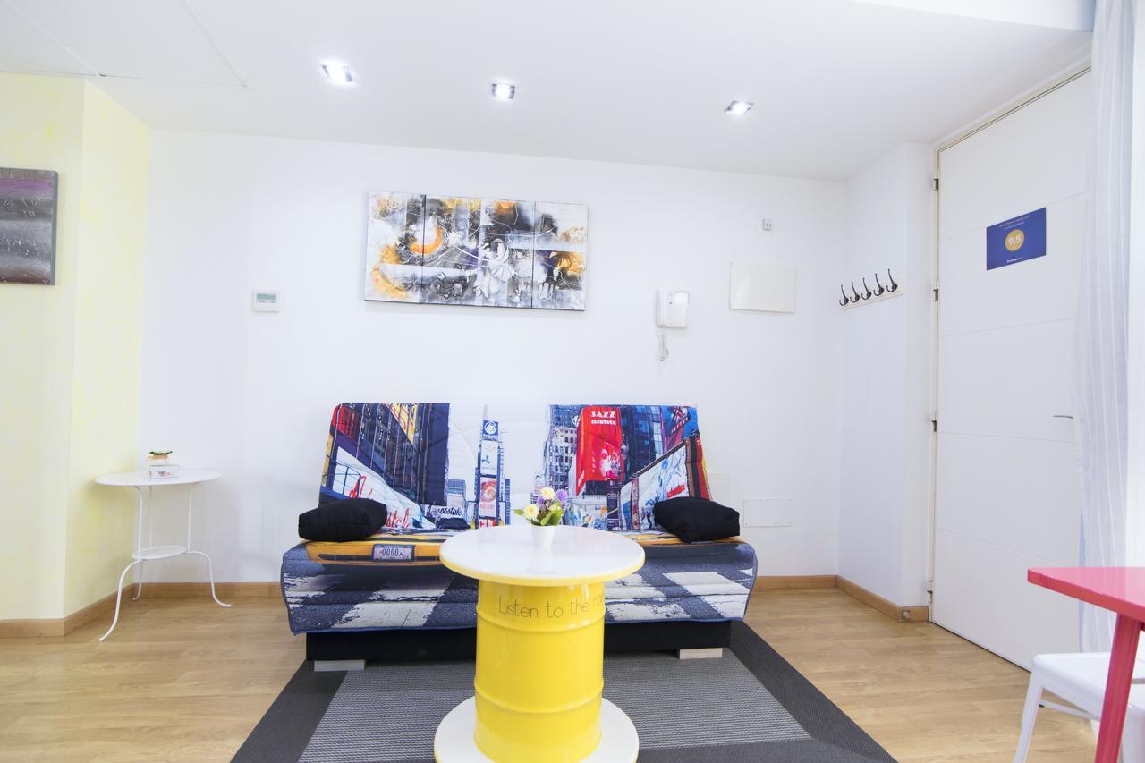 Apartamentos Momas La Casa De Mama Малага Екстер'єр фото